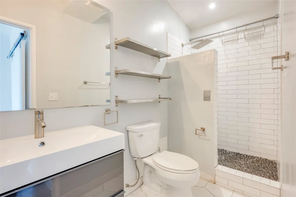 1304 Mariposa Drive #214 Austin, TX 78704