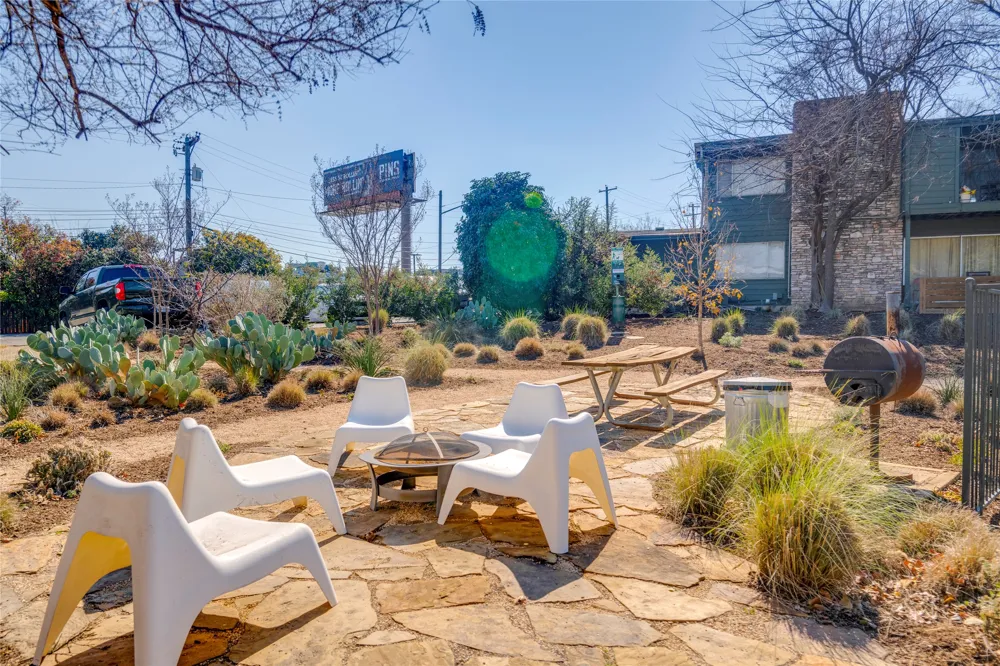 1304 Mariposa Drive #214 Austin, TX 78704