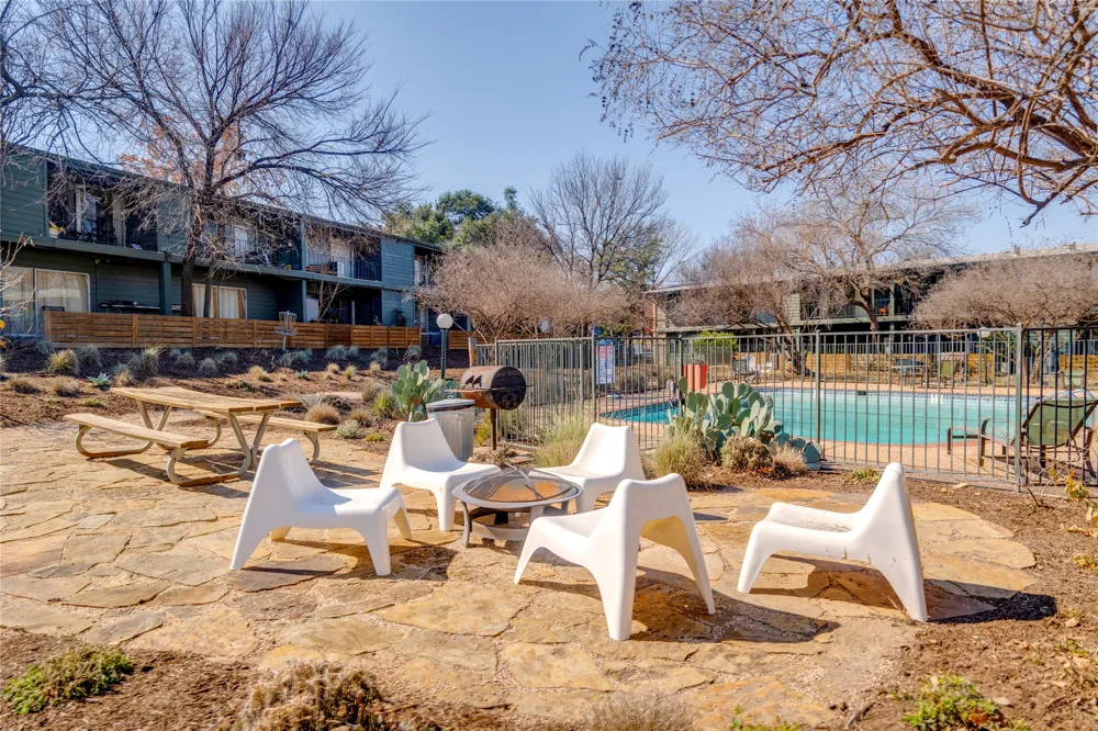 1304 Mariposa Drive #214 Austin, TX 78704