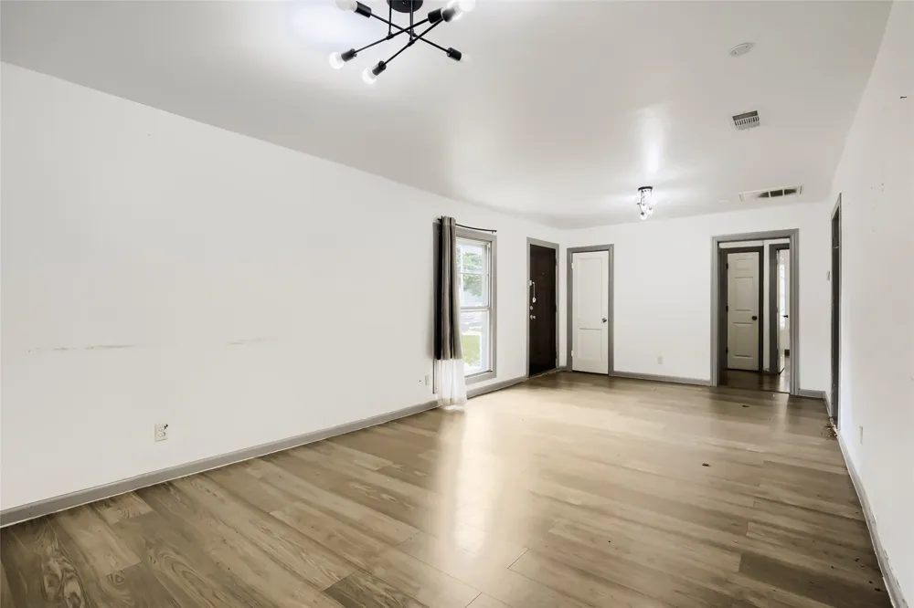326 E Holley Street Mesquite, TX 75149
