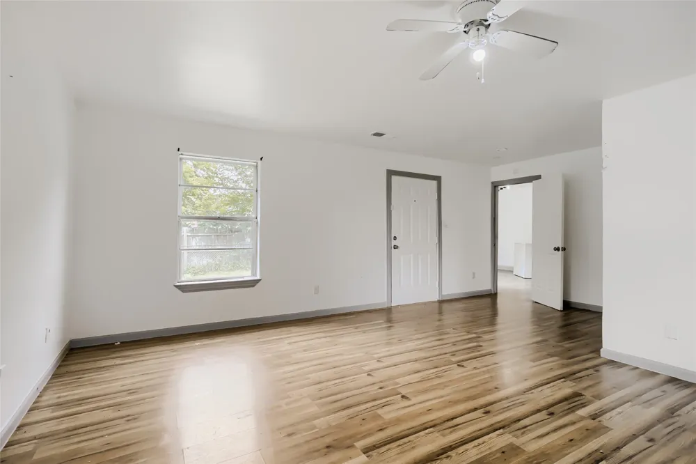 326 E Holley Street Mesquite, TX 75149