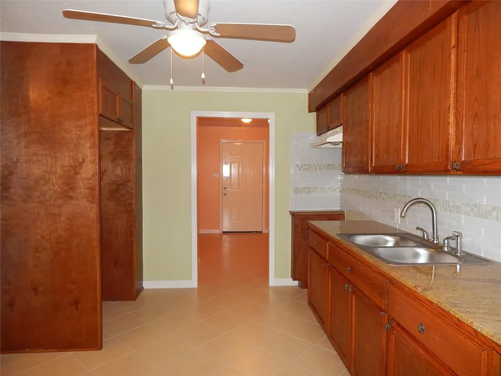 1305 Jennifer Lane Houston, TX 77029