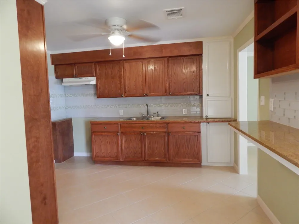 1305 Jennifer Lane Houston, TX 77029