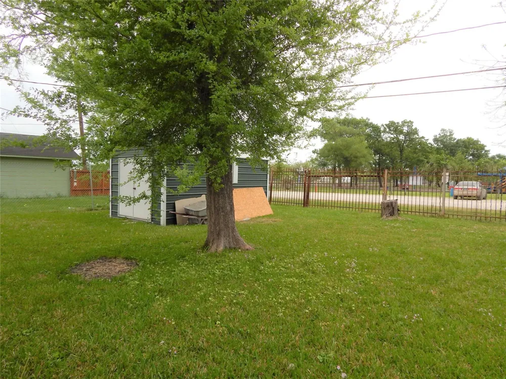 1305 Jennifer Lane Houston, TX 77029