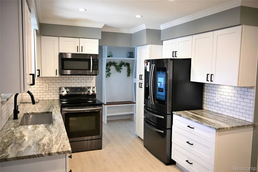 4030 Fox Hill Drive Sterling Heights City, MI 48310