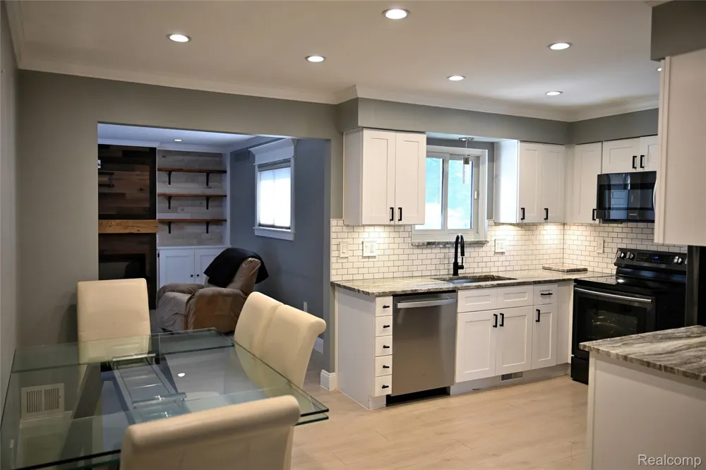 4030 Fox Hill Drive Sterling Heights City, MI 48310