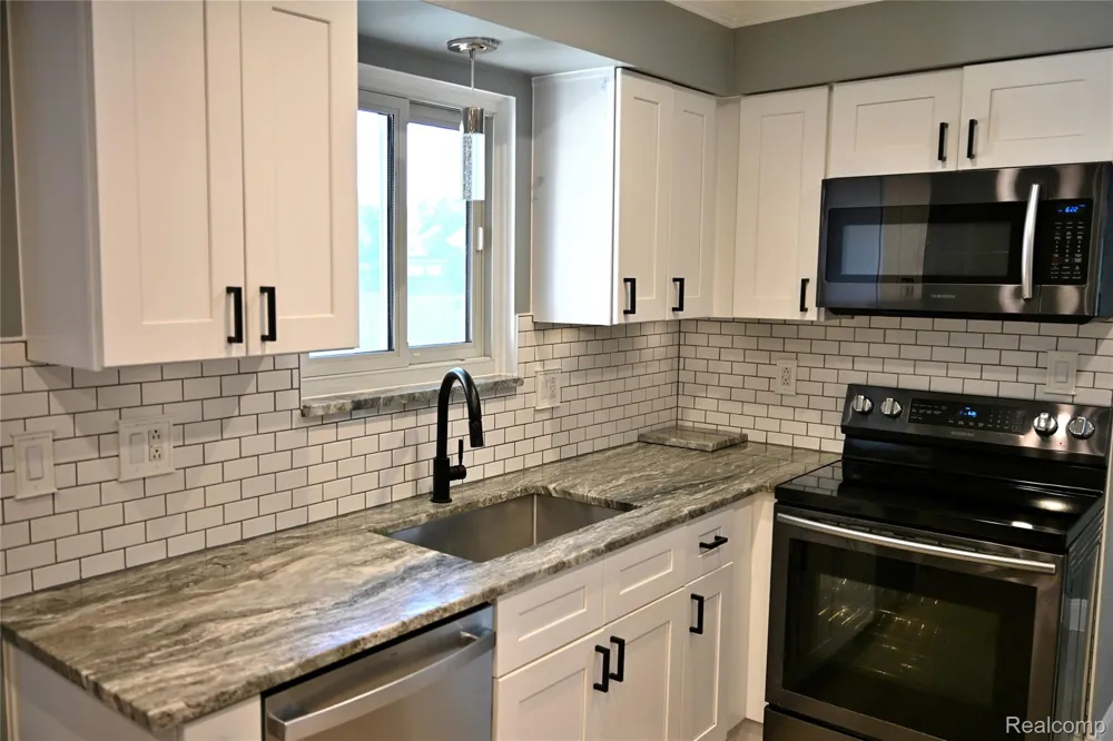 4030 Fox Hill Drive Sterling Heights City, MI 48310