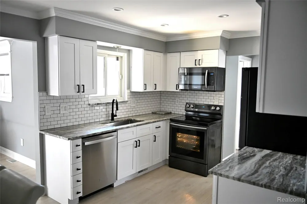4030 Fox Hill Drive Sterling Heights City, MI 48310