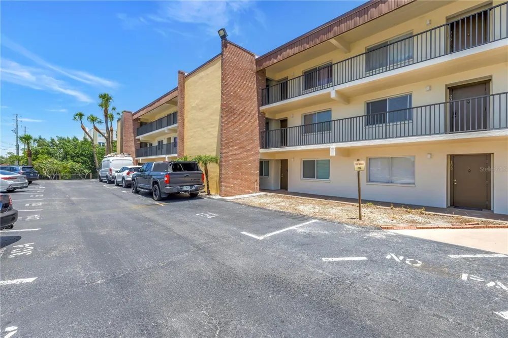 4435 1ST STREET NE #305 St Petersburg, FL 33703