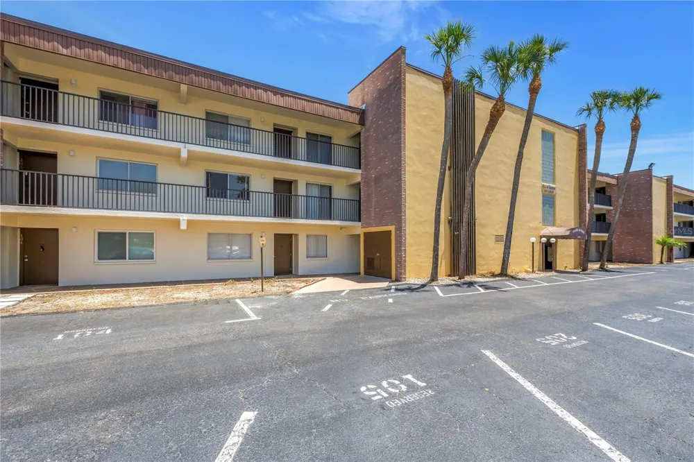 4435 1ST STREET NE #305 St Petersburg, FL 33703