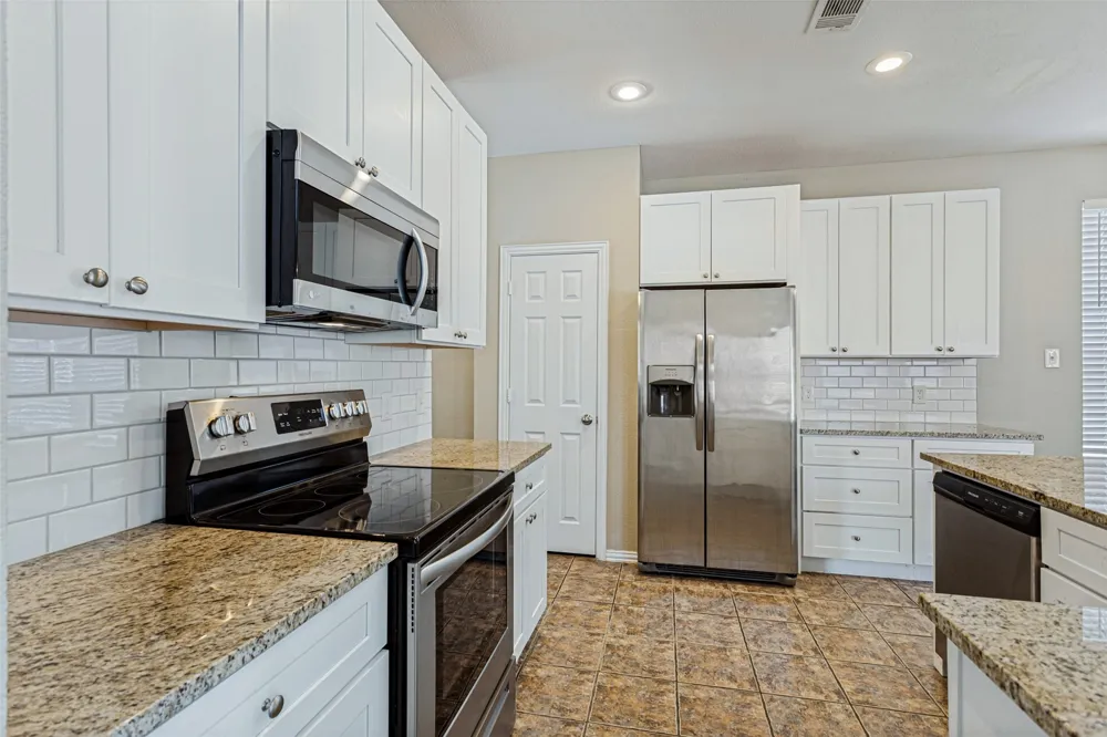 10216 Franklin Drive Providence Village, TX 76227
