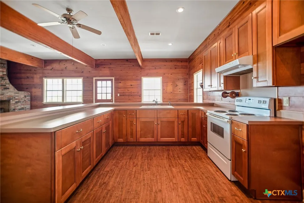 96 E Meadowlark Drive Port Lavaca, TX 77979