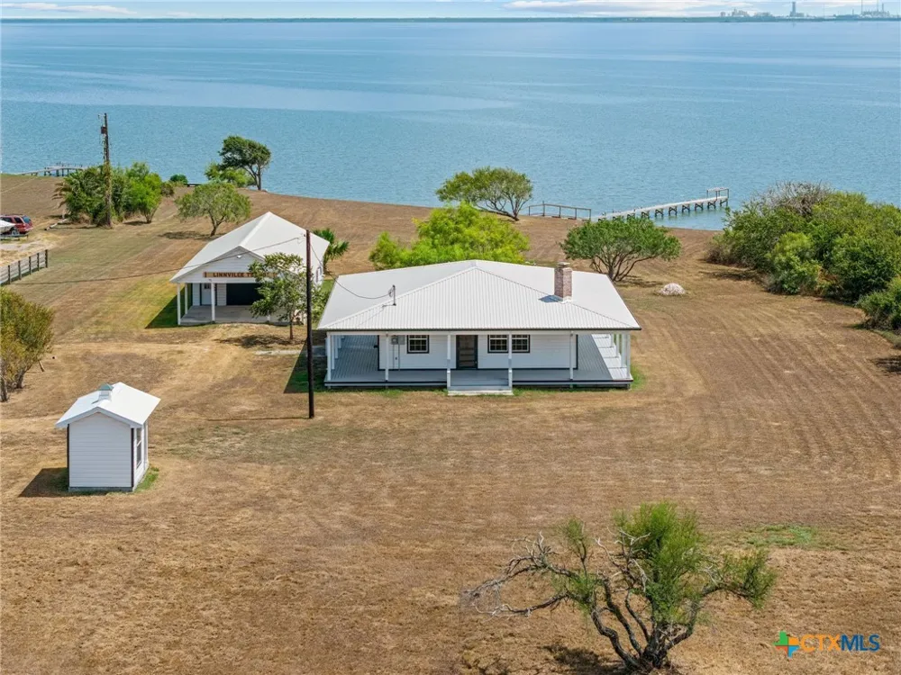96 E Meadowlark Drive Port Lavaca, TX 77979