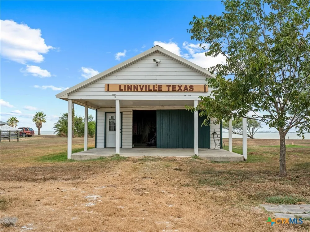 96 E Meadowlark Drive Port Lavaca, TX 77979