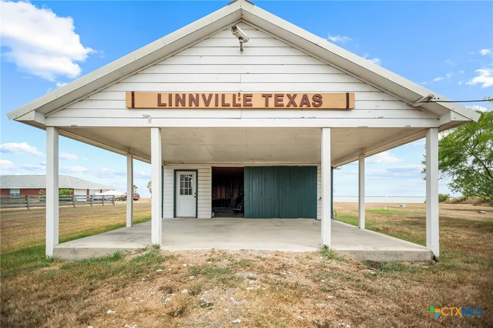 96 E Meadowlark Drive Port Lavaca, TX 77979