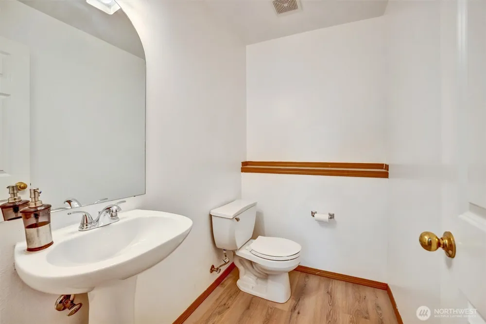 15 87th Avenue NE #B Lake Stevens, WA 98258