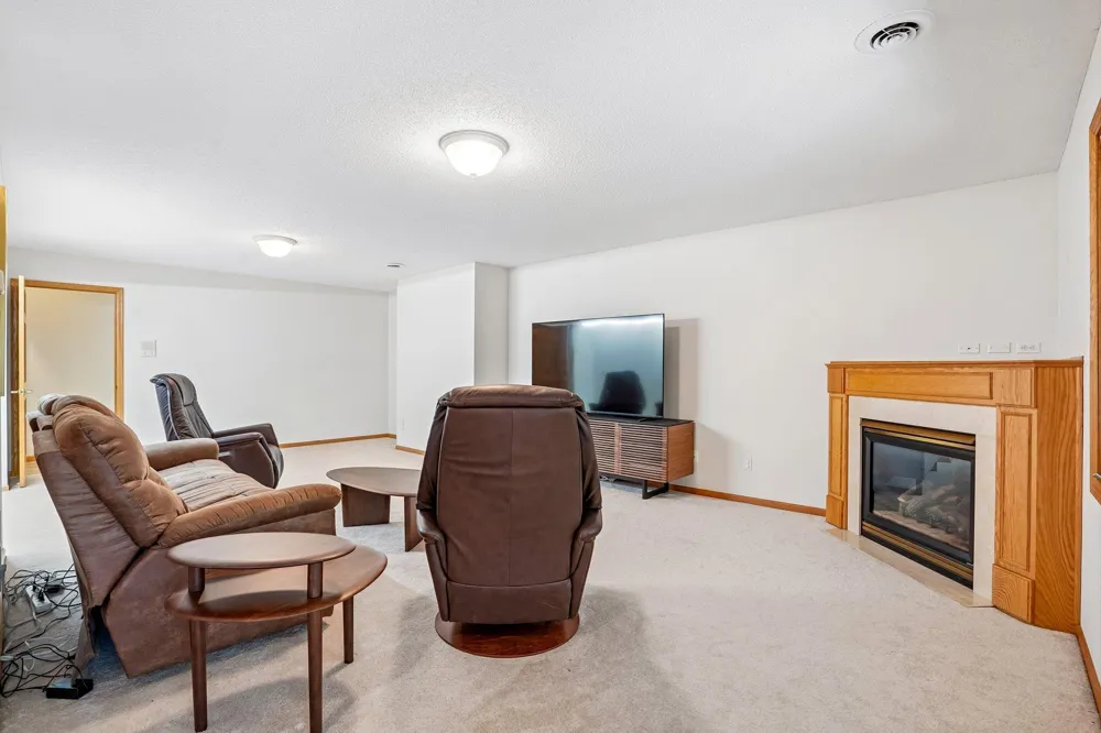 7247 Lake Ridge Drive Savage, MN 55378