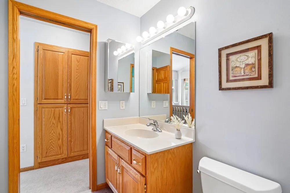 7247 Lake Ridge Drive Savage, MN 55378