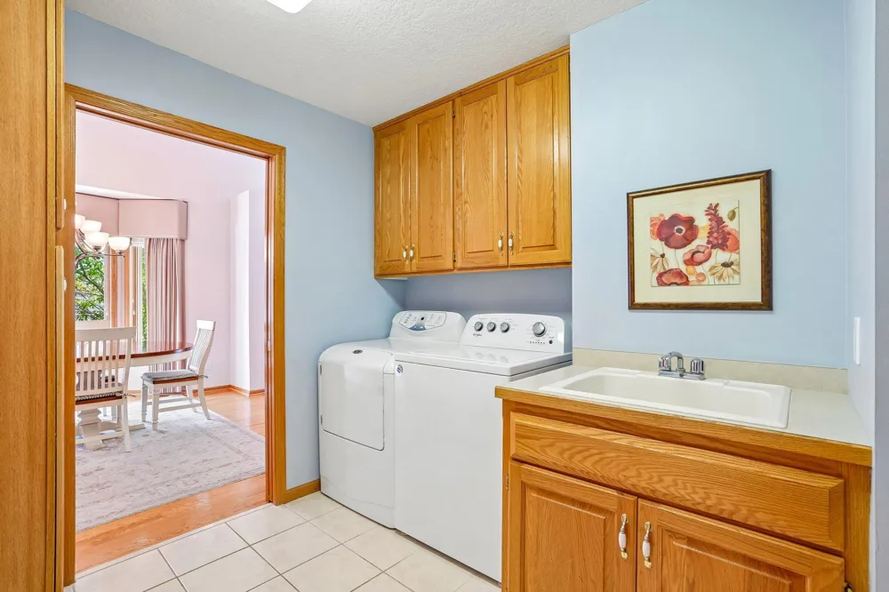7247 Lake Ridge Drive Savage, MN 55378