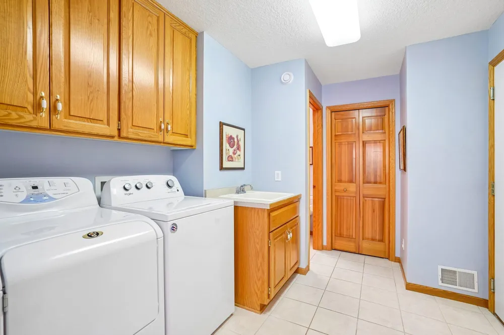 7247 Lake Ridge Drive Savage, MN 55378