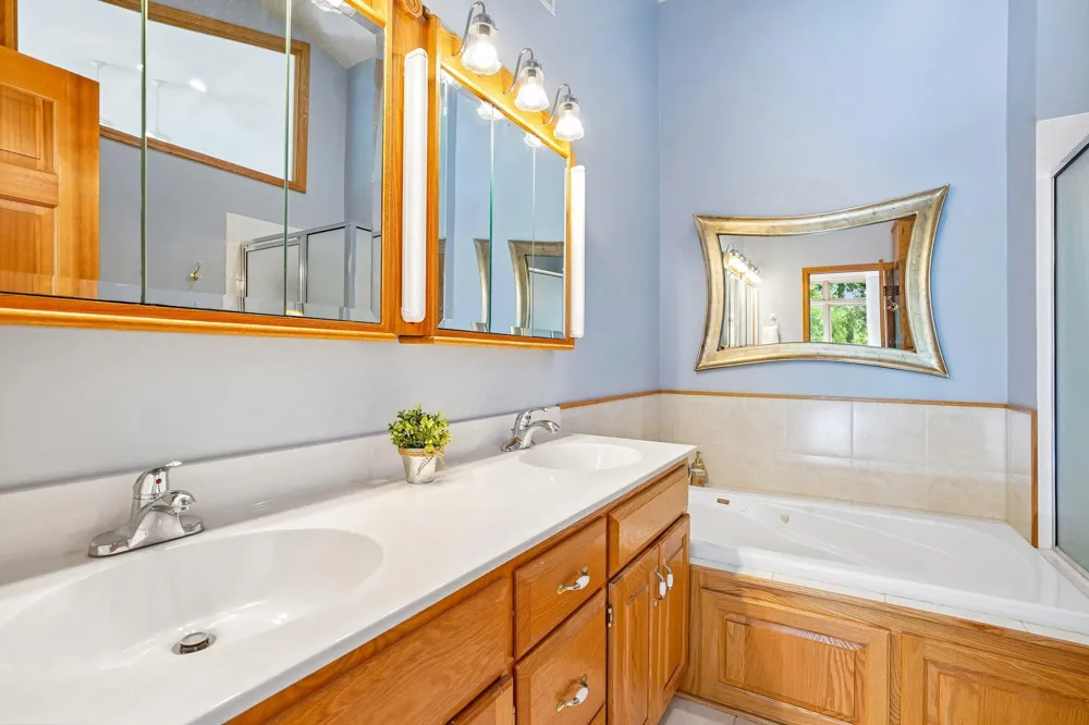 7247 Lake Ridge Drive Savage, MN 55378