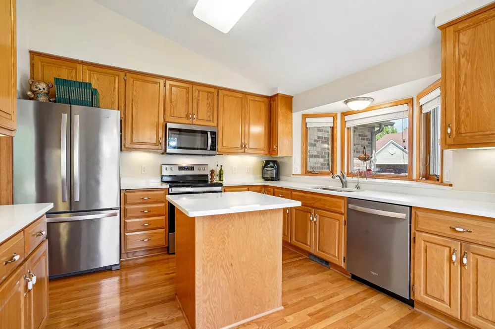 7247 Lake Ridge Drive Savage, MN 55378
