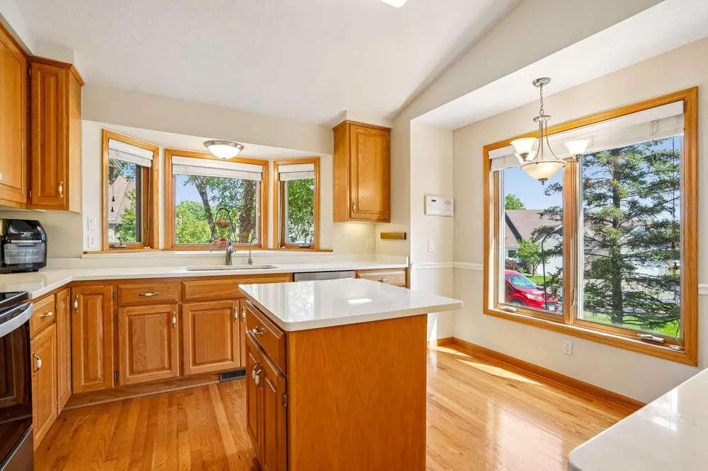 7247 Lake Ridge Drive Savage, MN 55378