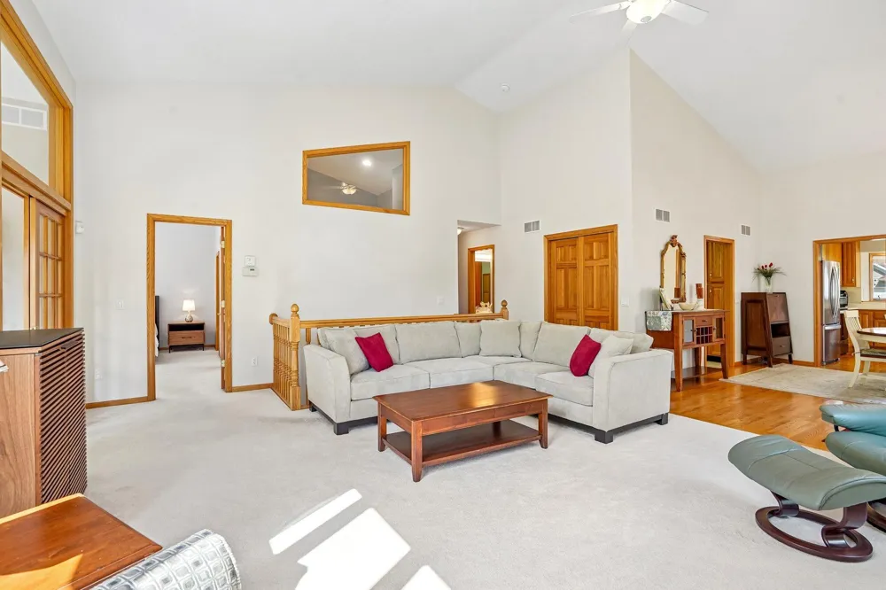 7247 Lake Ridge Drive Savage, MN 55378