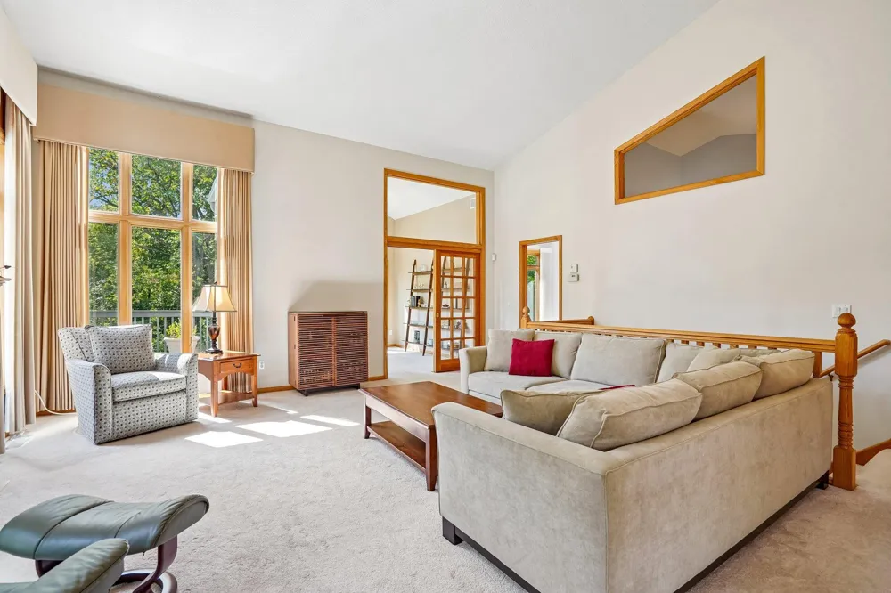 7247 Lake Ridge Drive Savage, MN 55378