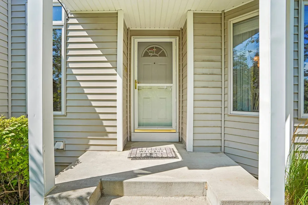 7247 Lake Ridge Drive Savage, MN 55378