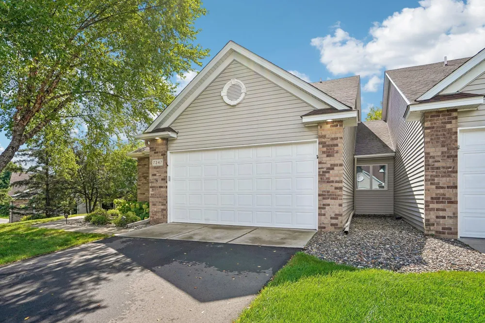 7247 Lake Ridge Drive Savage, MN 55378