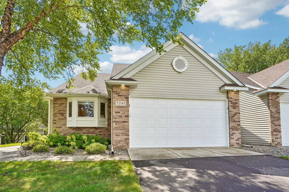 7247 Lake Ridge Drive Savage, MN 55378