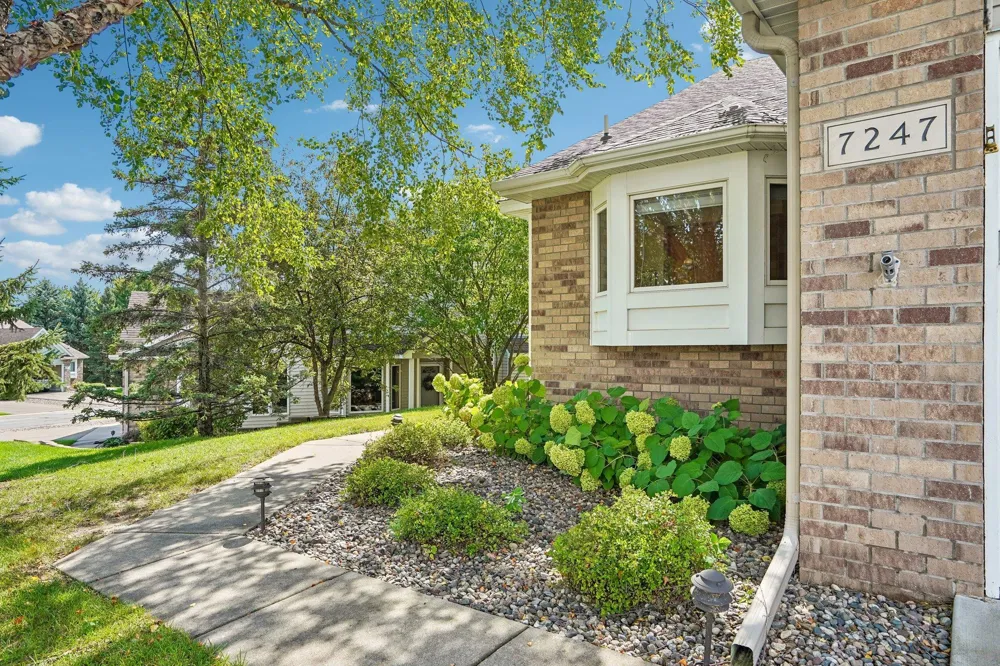 7247 Lake Ridge Drive Savage, MN 55378