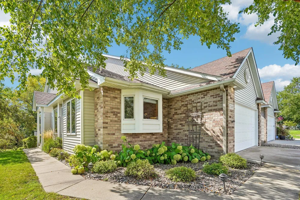 7247 Lake Ridge Drive Savage, MN 55378