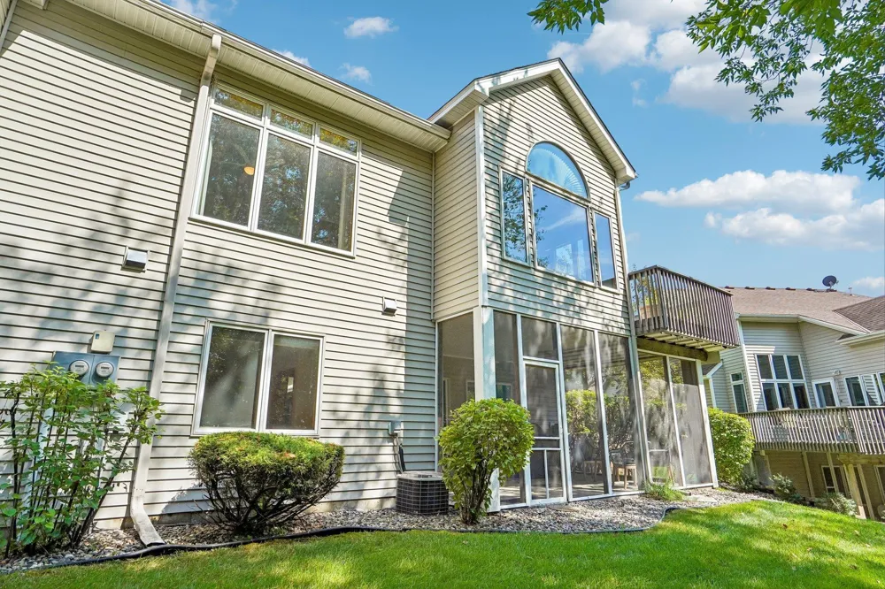 7247 Lake Ridge Drive Savage, MN 55378