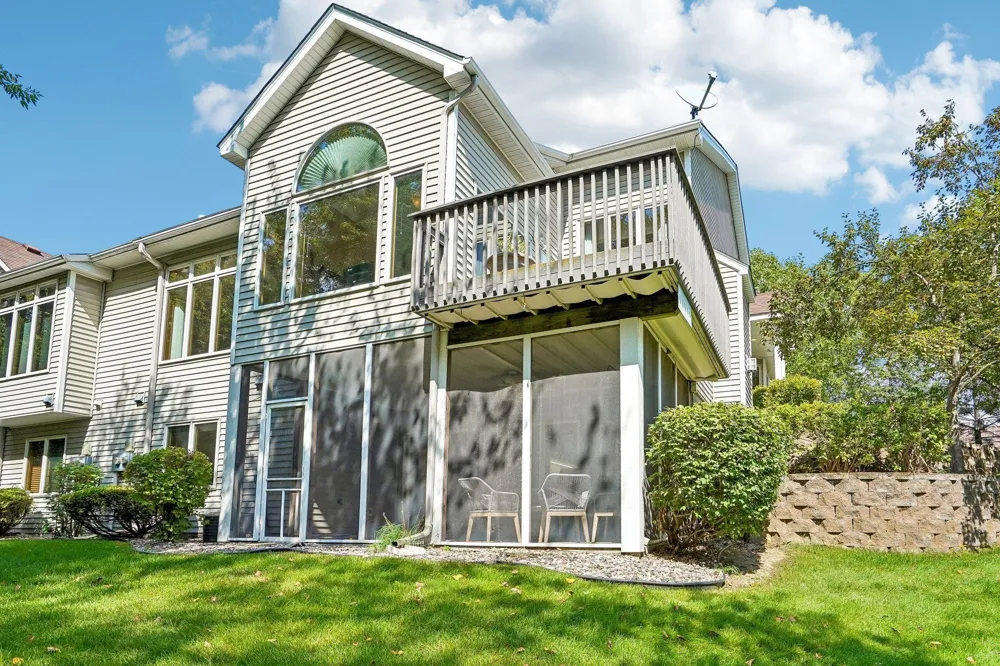 7247 Lake Ridge Drive Savage, MN 55378