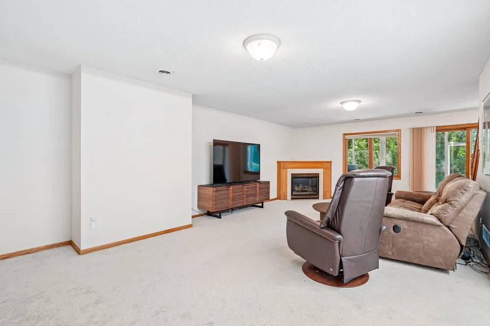 7247 Lake Ridge Drive Savage, MN 55378
