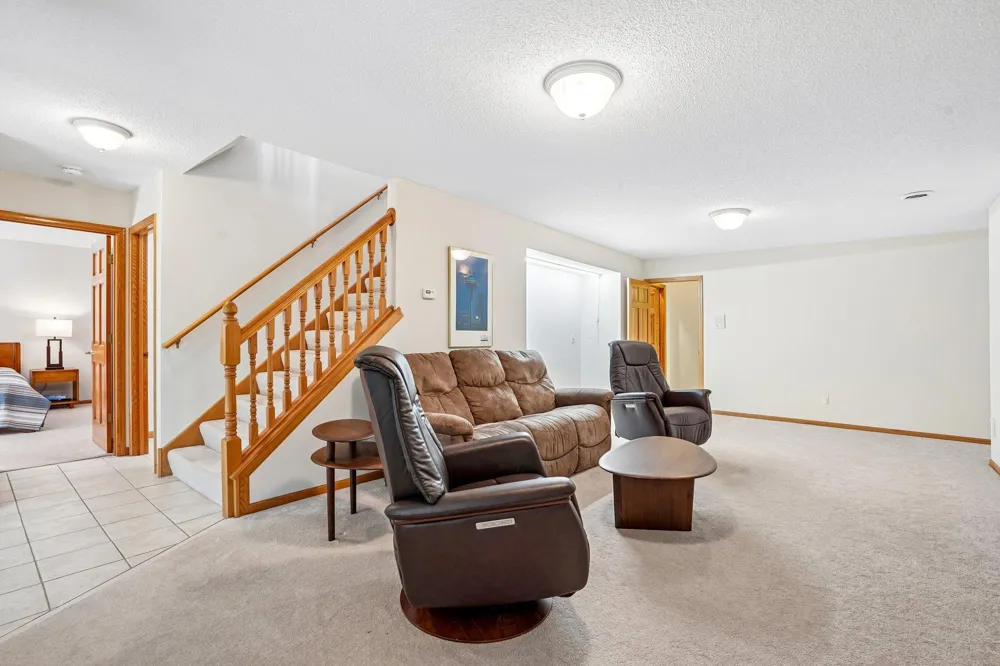 7247 Lake Ridge Drive Savage, MN 55378
