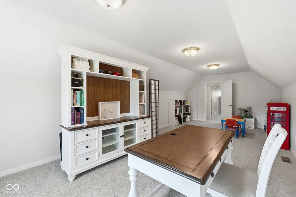4814 Goldenrain Court Indianapolis, IN 46237