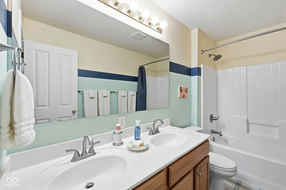 4814 Goldenrain Court Indianapolis, IN 46237