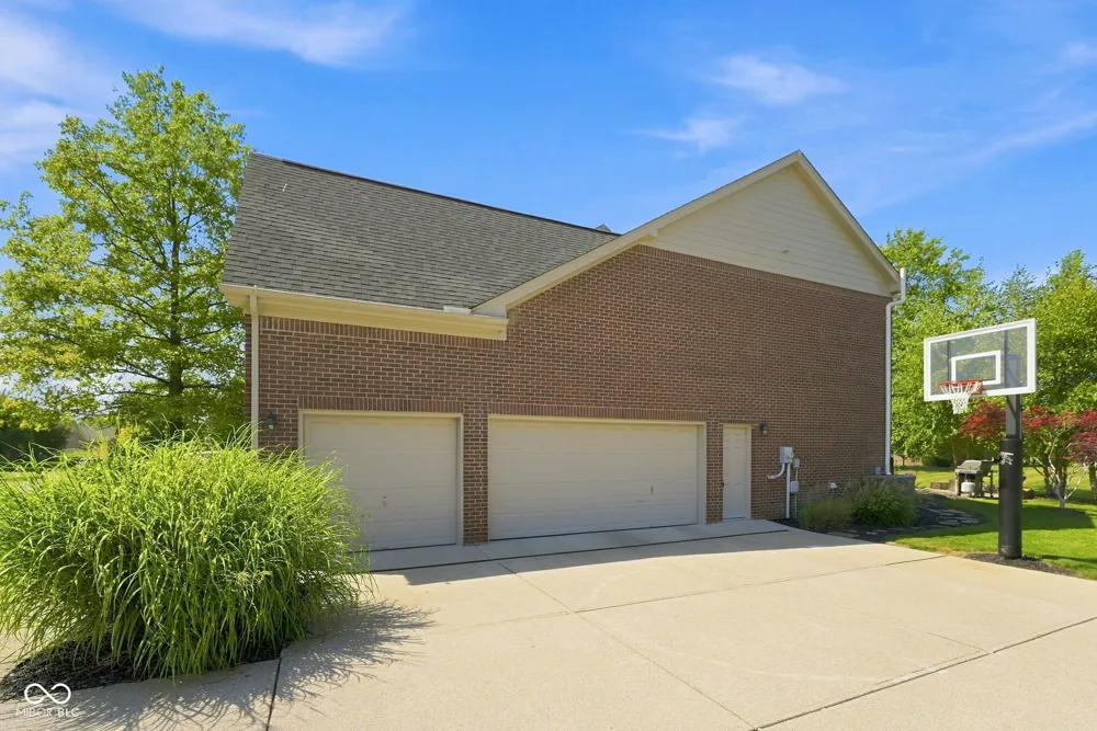 4814 Goldenrain Court Indianapolis, IN 46237