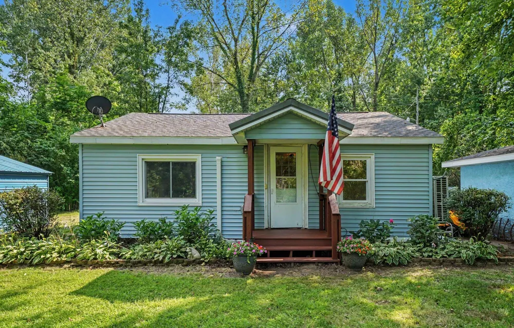 4650 Carmody Road Coloma, MI 49038