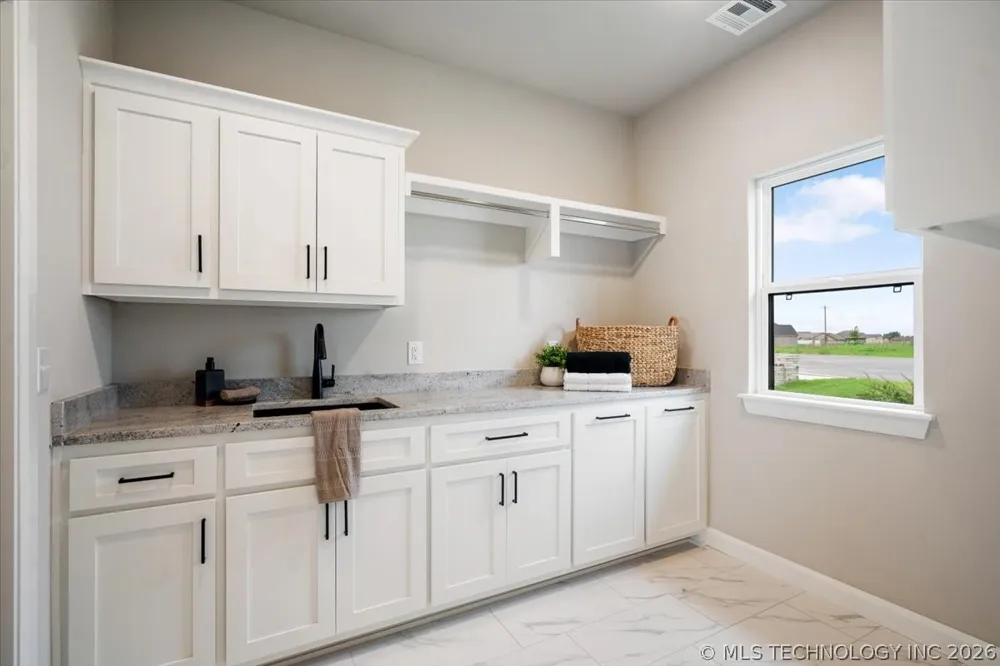 5294 Blackhawk Place Sperry, OK 74073