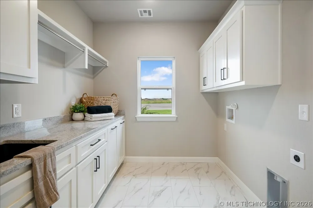 5294 Blackhawk Place Sperry, OK 74073