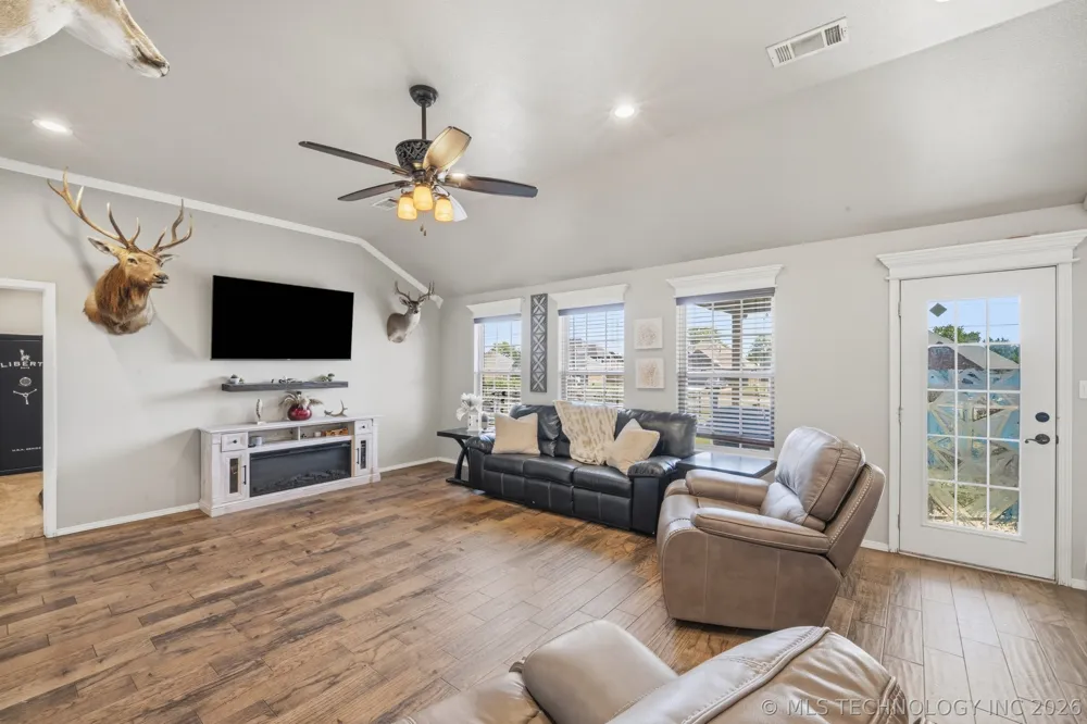 2111 S Javine Street Skiatook, OK 74070