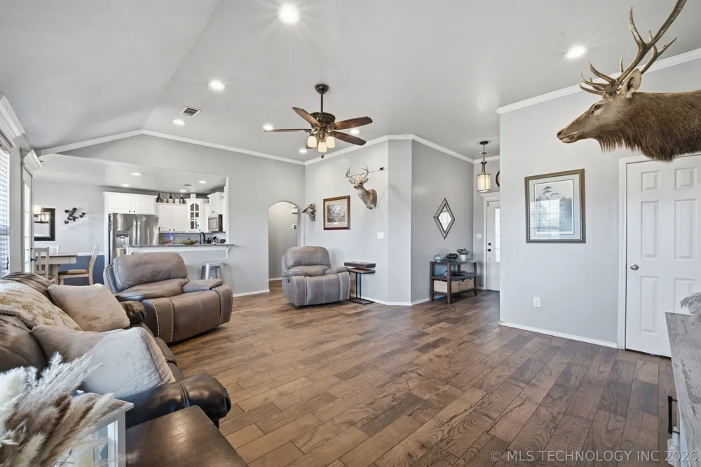 2111 S Javine Street Skiatook, OK 74070