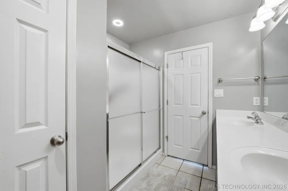2111 S Javine Street Skiatook, OK 74070