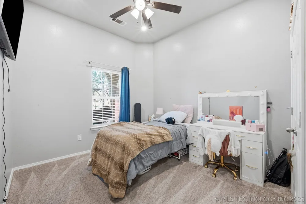 2111 S Javine Street Skiatook, OK 74070