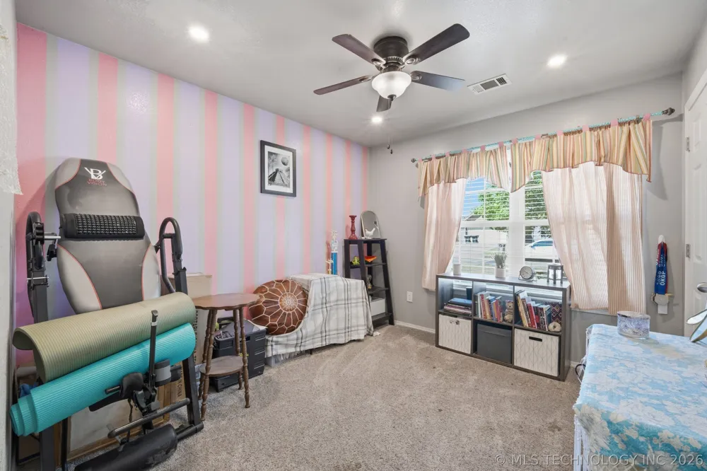 2111 S Javine Street Skiatook, OK 74070
