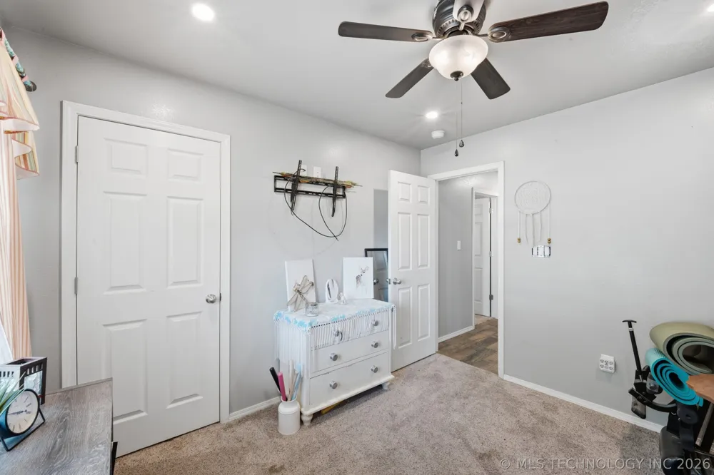 2111 S Javine Street Skiatook, OK 74070